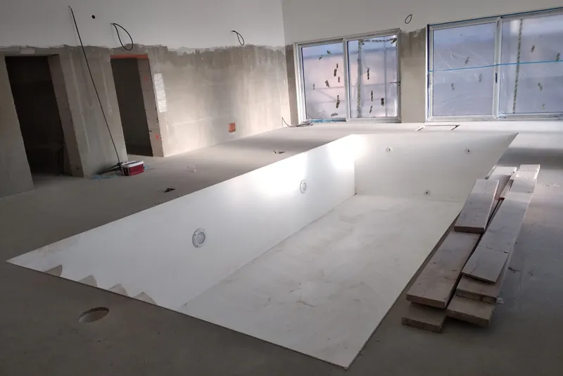 Pool im Rohbau mit Abdichtung im Innenbereich