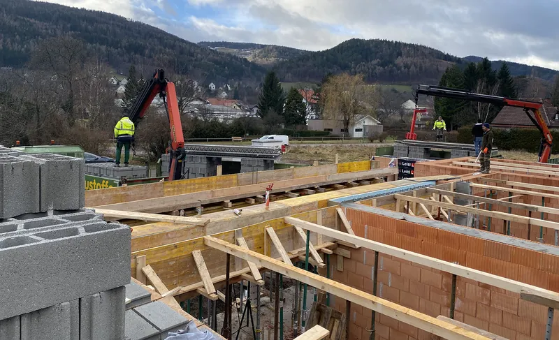 Ziegelmauerwerk und Schalungsarbeiten im Rohbau