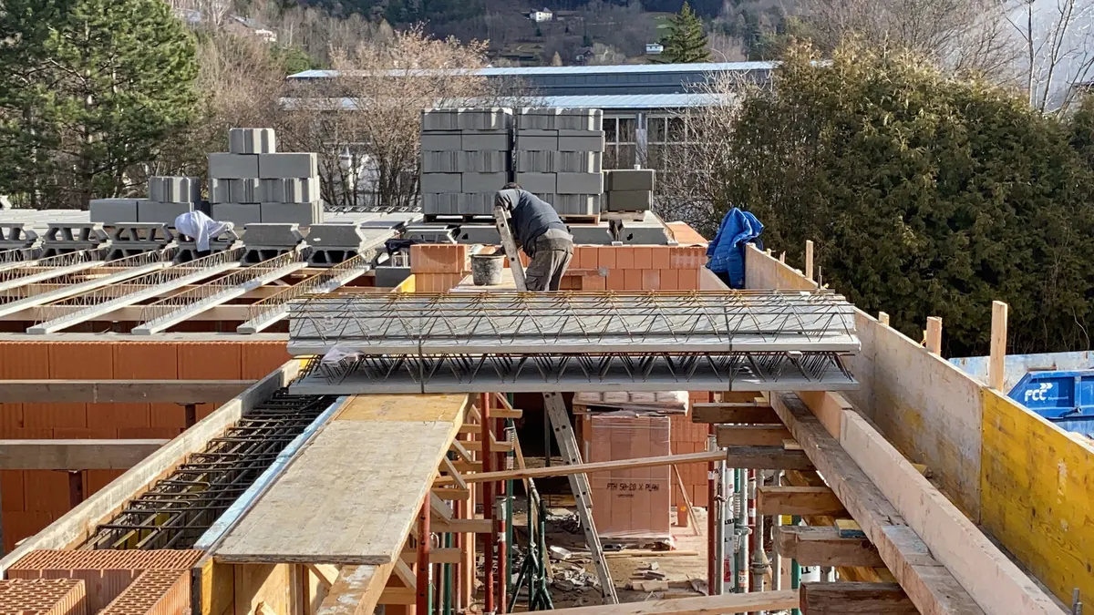 Ziegelrohbau einer Evci-Bau-Baustelle